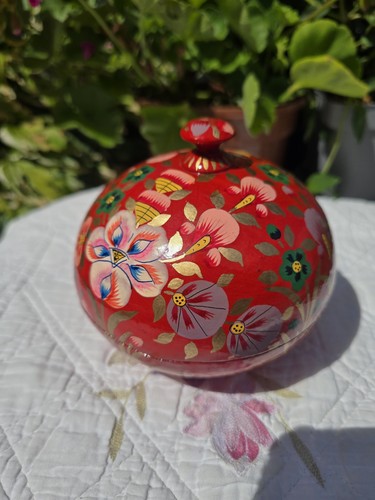 Vintage laquered paper mache - laquered,