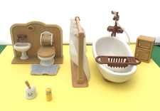 SYLVANIAN FAMILIES BATHROOM BUNDLE WITH SOME ACCESSORIES
