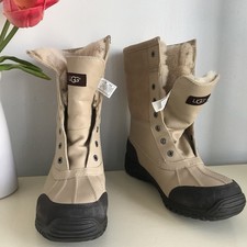 UGG Womens Adirondack II