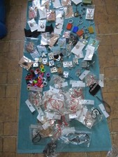 Job lot/bulk  of   approx 137 items Jewellery rings/bracelets/necklaces/keyrings