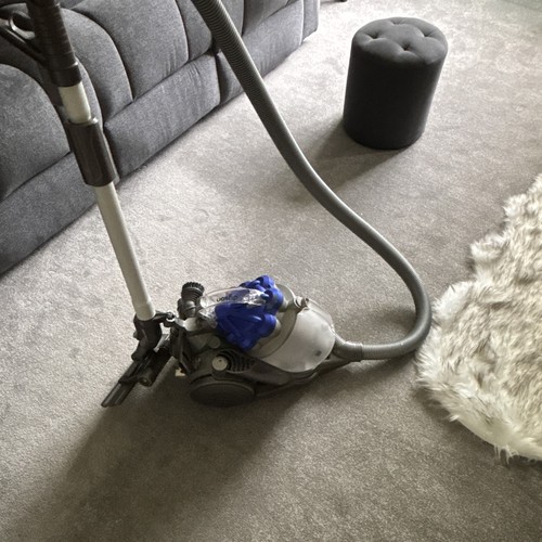 Dyson bagless cylinder - dyson,
