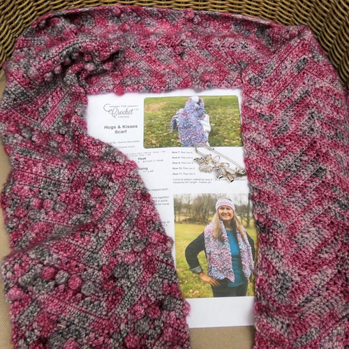 Hugs kisses scarf - &,