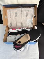 Skechers Go Walk Ladies Size 5 Black/Pink. New In Box . Unworn.