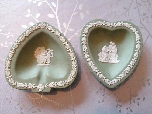 Vintage wedgewood trinket - 2x,