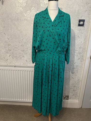 Bhs vtg green with blue - bhs, 80’s