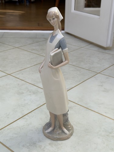 Lladró daisa nurse porcelain - daisa,