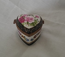 Vintage Porcelain Heart-Shaped Trinket or Pill Box with Gilt Trim Hinged Lid VGC