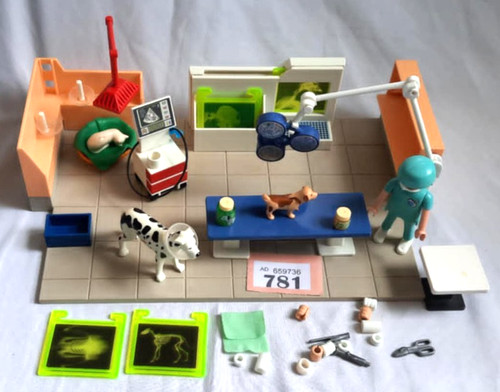 Playmobil 5530 vet surgery - surgery, set