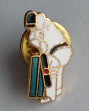 Cricket Player Figure Enamel Lapel Pin Badge.    PB5-880