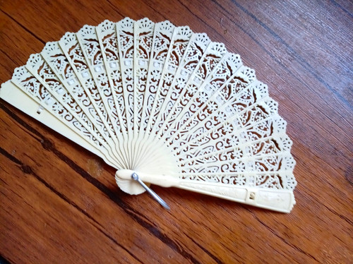 Ivory plastic folding - ivory,