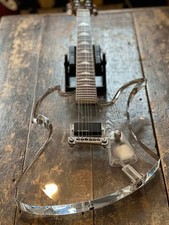 Fernandes Hide Signature