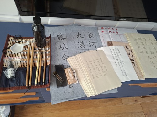 Chinese caligraphy set - chinese, brush