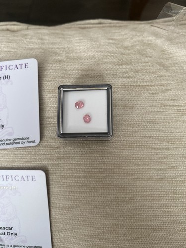 Padparadscha sapphire gem - sapphire,