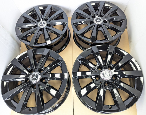 Genuine black mercedes b - 4x,