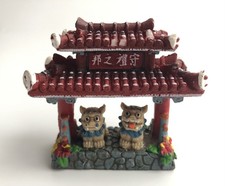 Okinawan Shureimon Gate with Shisa Figurines – Miniature Souvenir Ornament