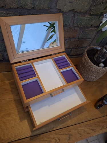Wooden jewellery box - jewellery, single