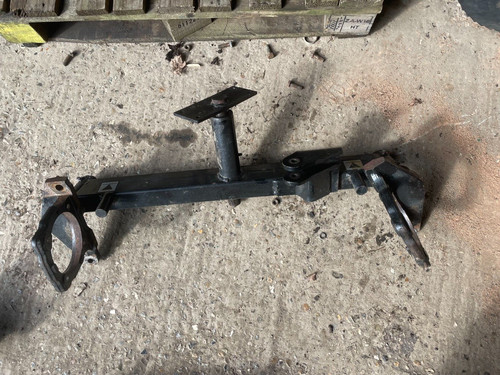 Rear pivot axle - , motor