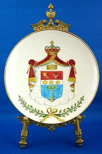 Ceramic plate majolica noble