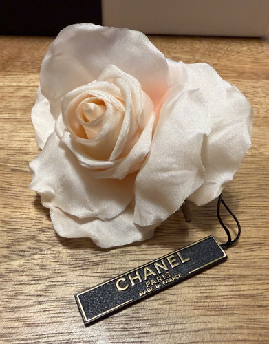 Authentic chanel silk light - chanel,