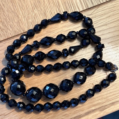 Vintage black facetted shiny - vintage?,