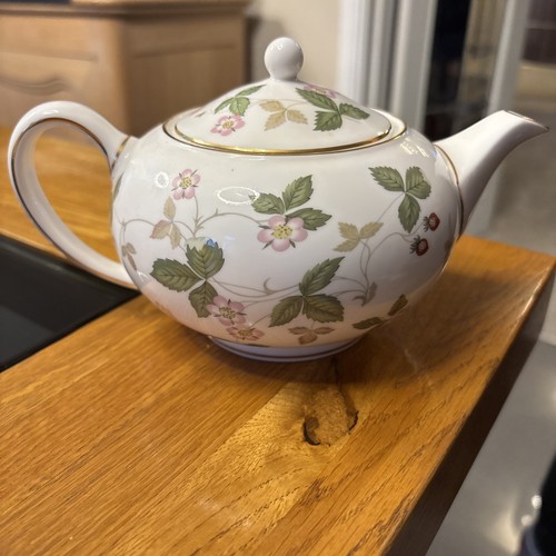 Wedgwood wild strawberry - wild,