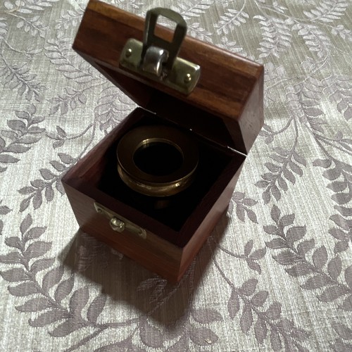 Brass magnifying glass wooden - brass,