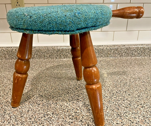 Vintage leg wood milking - vintage,