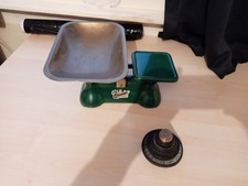 “The Queen” Kitchen Scales & Weights 