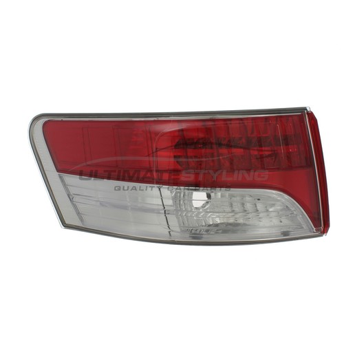 Rear light fits - rear, avensis