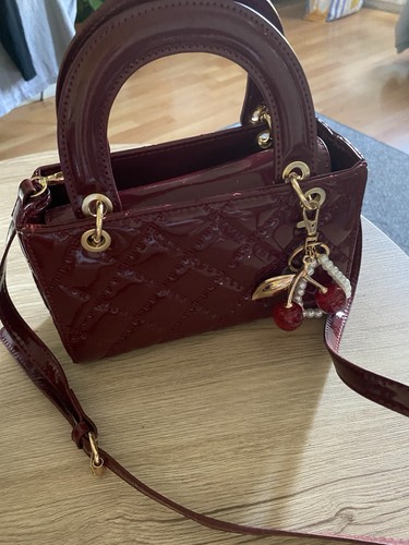 Small burgundy patent cherry - ,