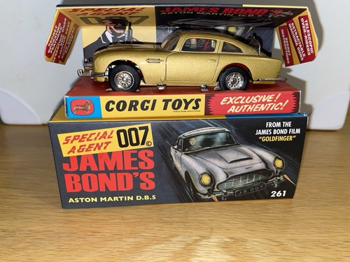 James bonds aston martin db5 - james,