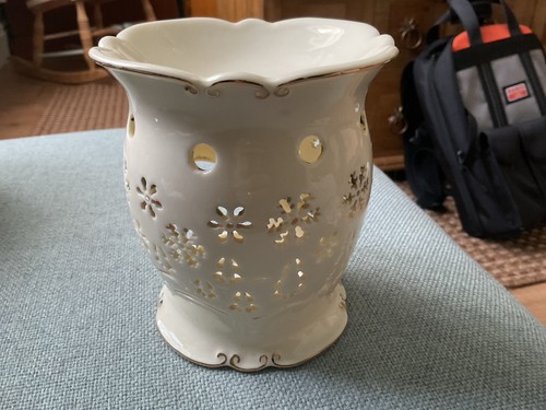 Cream porcelain with - cream,