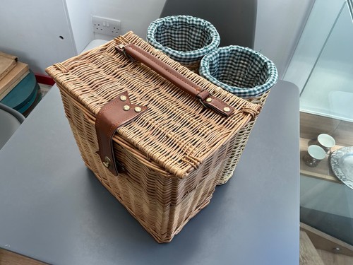 Lined picnic wicker basket - wicker,