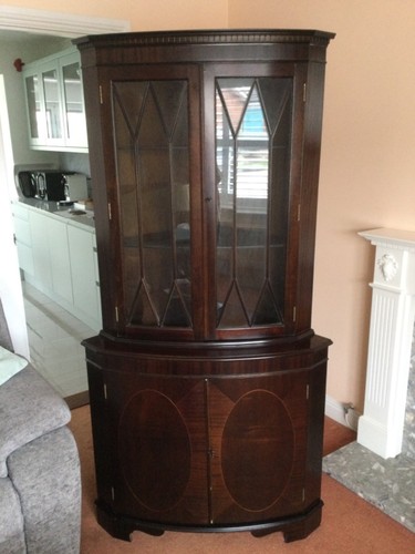 Double door bow - door, corner