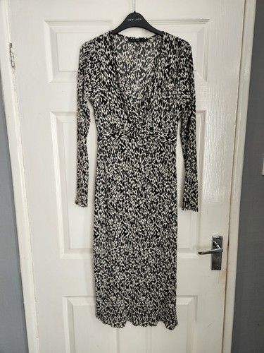 Tesco black and white - black,