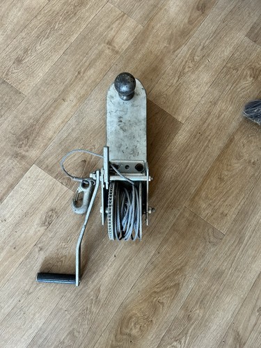 Tow bar hand - winch,