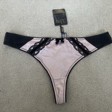 Ultimo Women’s Black and