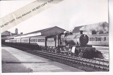 ABERYSTWYTH RAILWAY STATION - 1963 VIEW - LOCO. NO. 7810 - POSTCARD - #8922