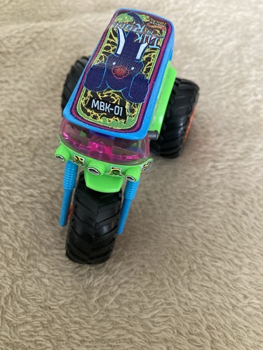 Hot wheels tuk roll monster - tuk,