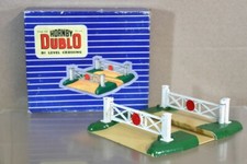 HORNBY DUBLO D1 LEVEL CROSSING