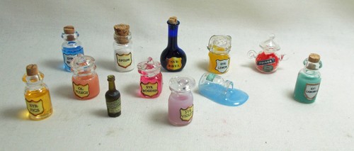 Dolls house miniatures - miniatures, 12