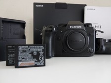 Fuji Fujifilm X-H1 Digital Camera & VPB-XH1 Grip 3x orig. batteries boxed mint