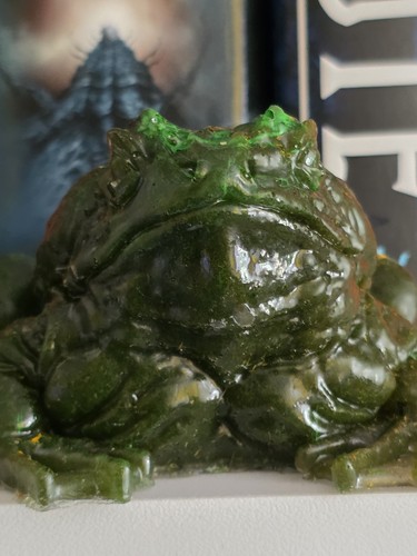 Large resin toad garden - resin,