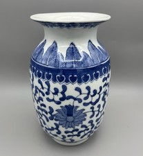 Vintage Chinese Oriental Ceramic Vase Blue White 22cm 8.5”