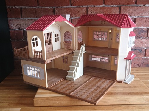 Sylvanian families red roof - red,