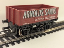 Hornby OO Gauge Arnolds Sands