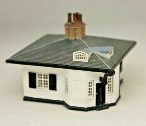Gauge lyddle end building - end,