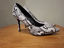 Graceland Black White Grey