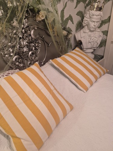 Vintage brilliant white