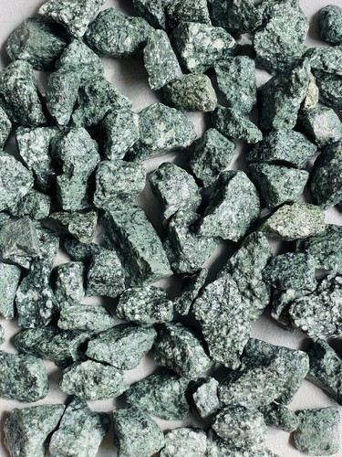 Green raw granite chippings - chippings, |